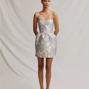 Elegant Strapless Mini Dress in Blue and Cream